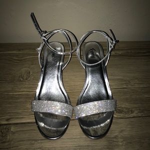 NEW FIONI Silver Bling Ankle Strap Sandal Low Heel